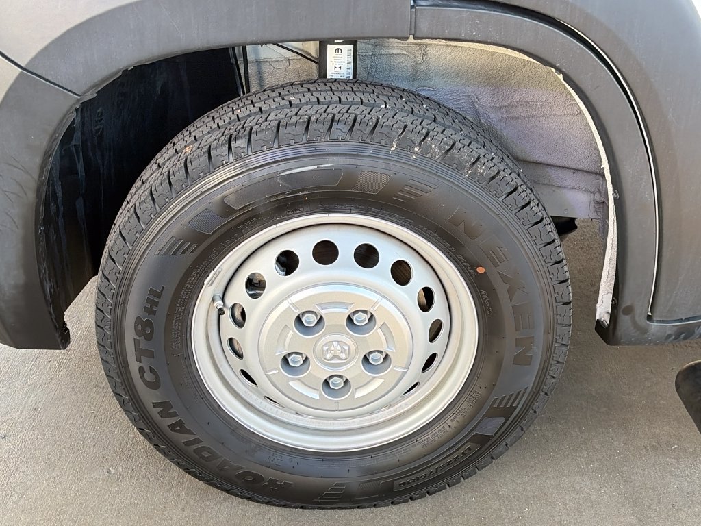 Used 2025 RAM ProMaster 2500 w/ Storage Group FWD image 7