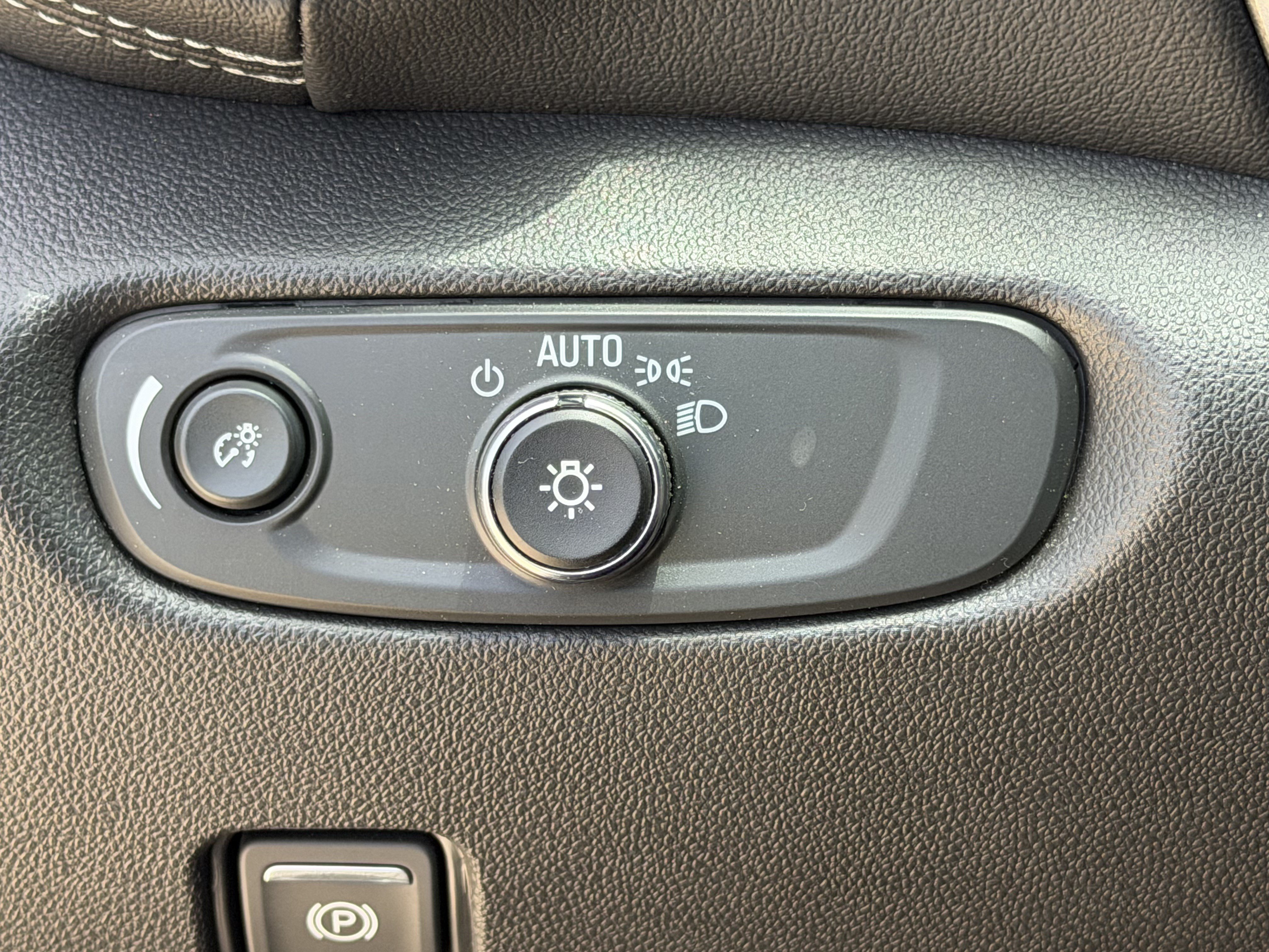 Used 2024 Chevrolet Blazer LT w/ Convenience Package FWD image 23
