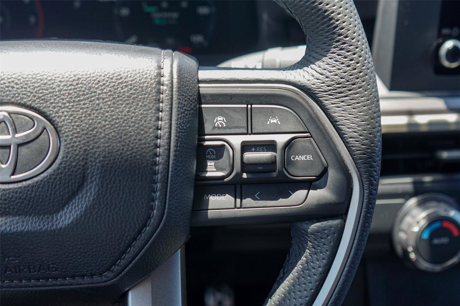 Used 2025 Toyota Tacoma TRD Sport AWD/4WD image 17