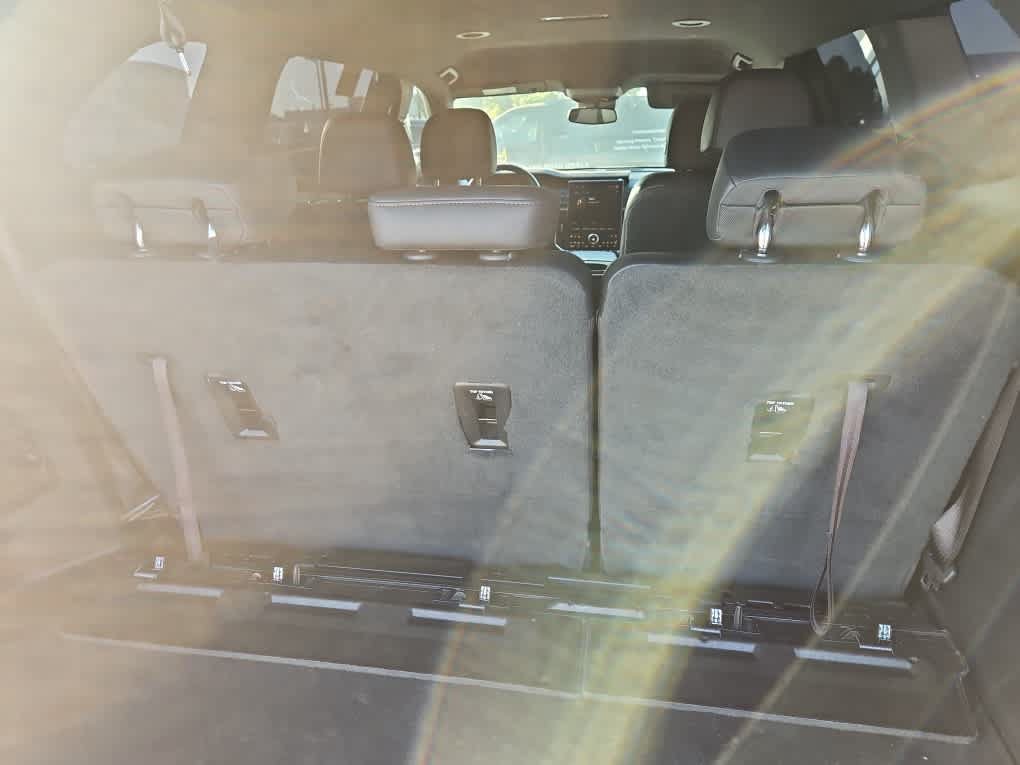Used 2025 GMC Acadia Elevation w/ Elevation Premium Package FWD image 8