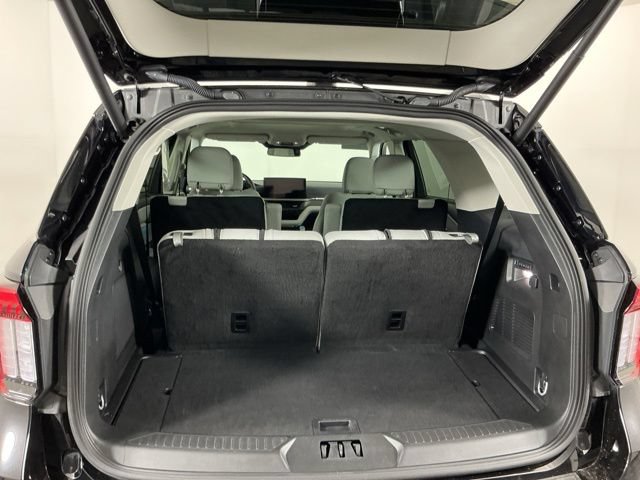 Certified 2025 Ford Explorer Platinum w/ Ultimate Package AWD/4WD image 32