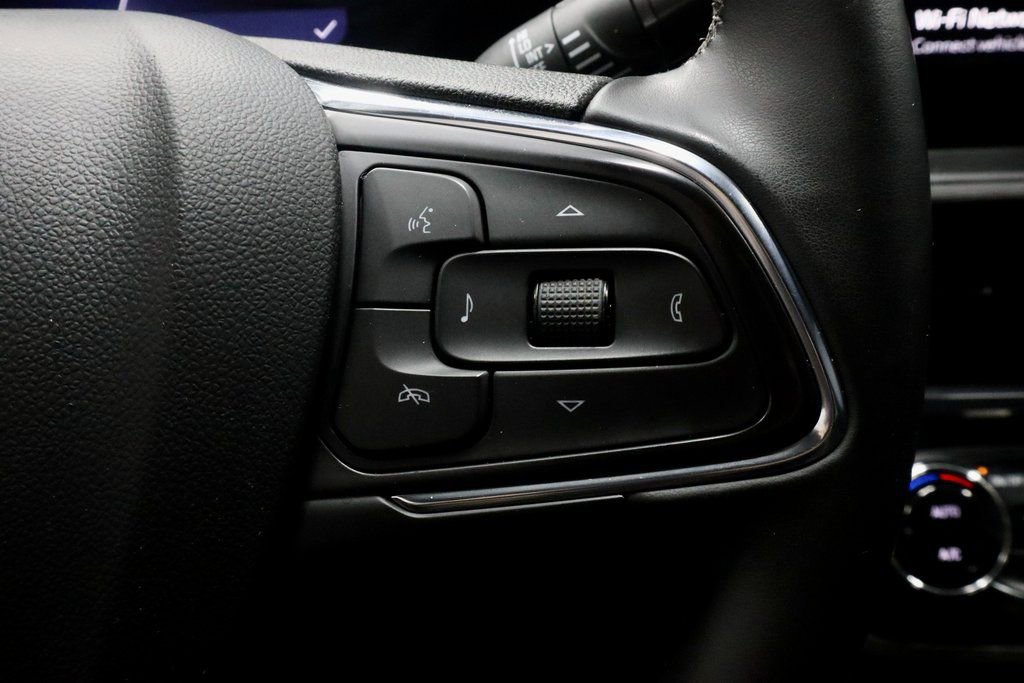 Used 2025 Buick Envista Sport Touring image 27