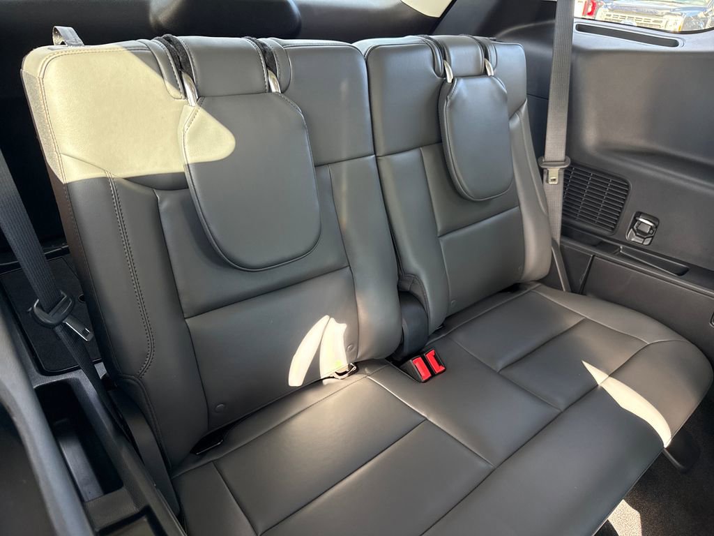 Certified 2025 Ford Explorer Active w/ Active Comfort Package image 28