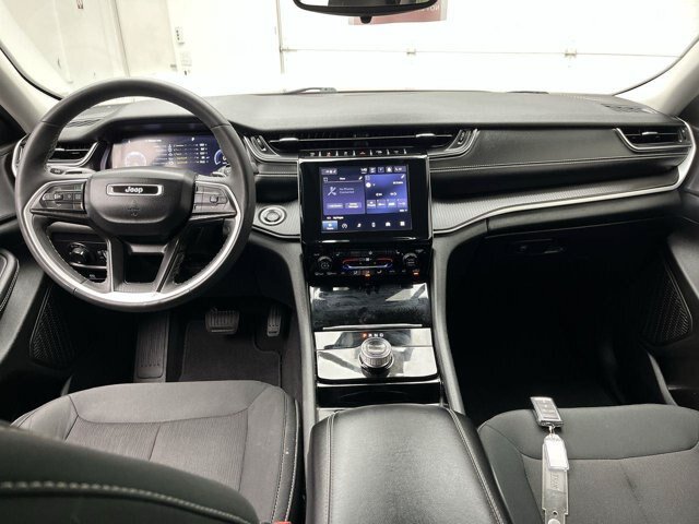 Used 2023 Jeep Grand Cherokee L Laredo w/ Luxury Tech Group I AWD/4WD image 4