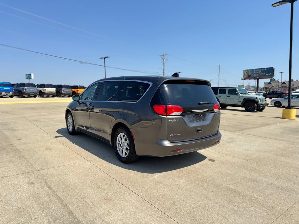 Used 2023 Chrysler Voyager LX FWD image 7
