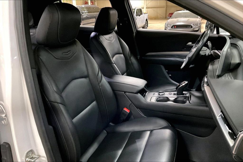 Used 2024 Cadillac XT4 Premium Luxury image 9