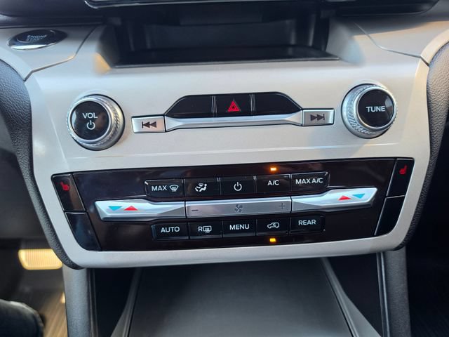 Certified 2024 Ford Explorer XLT w/ Class IV Trailer Tow Package AWD/4WD image 25