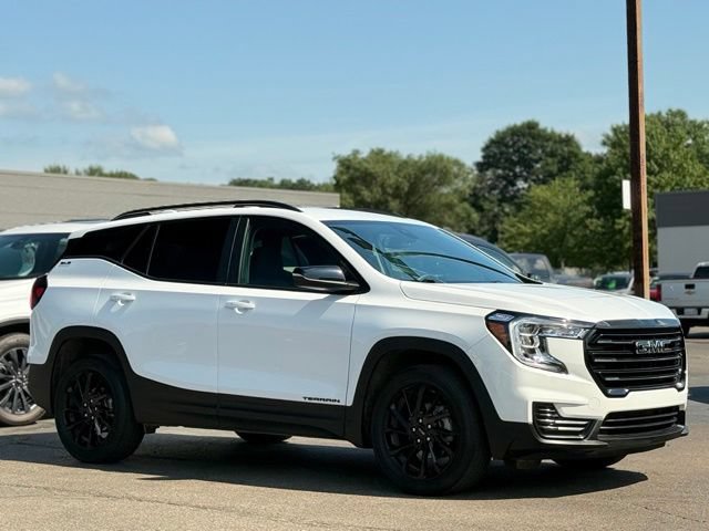 Used 2024 GMC Terrain SLE w/ Driver Convenience Package AWD/4WD image 30