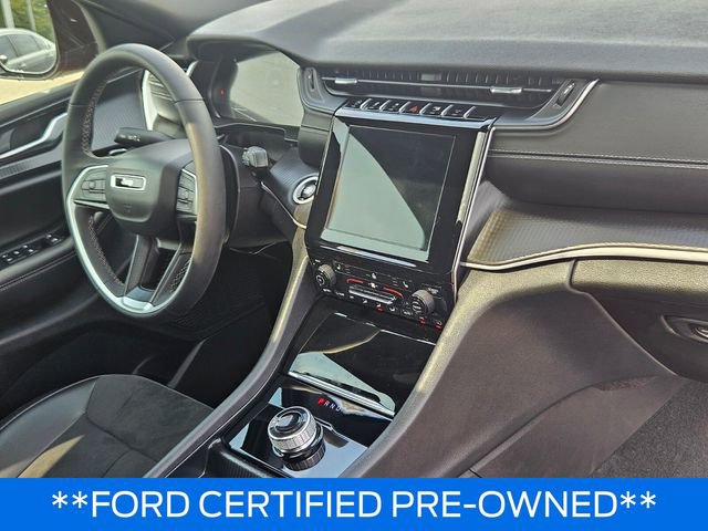 Used 2025 Jeep Grand Cherokee L Altitude RWD image 13