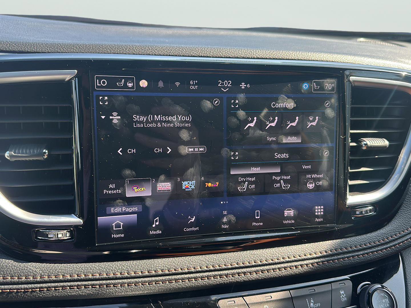 Used 2026 Chrysler Pacifica Pinnacle w/ Trailer Tow Group image 17