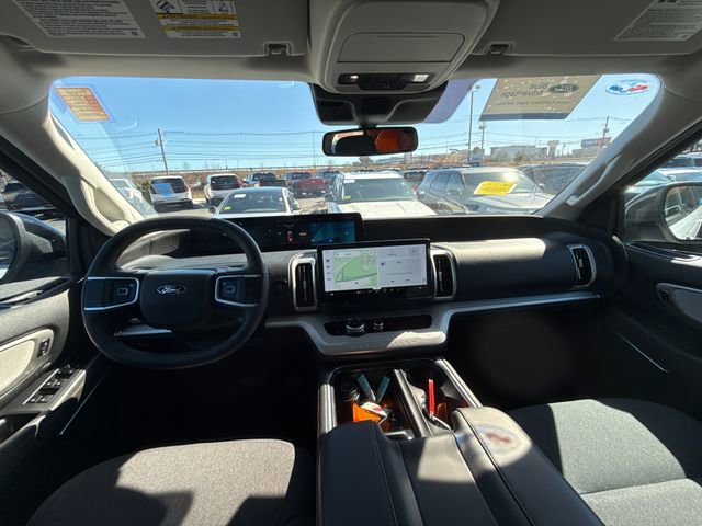 Certified 2025 Ford Expedition Active image 17