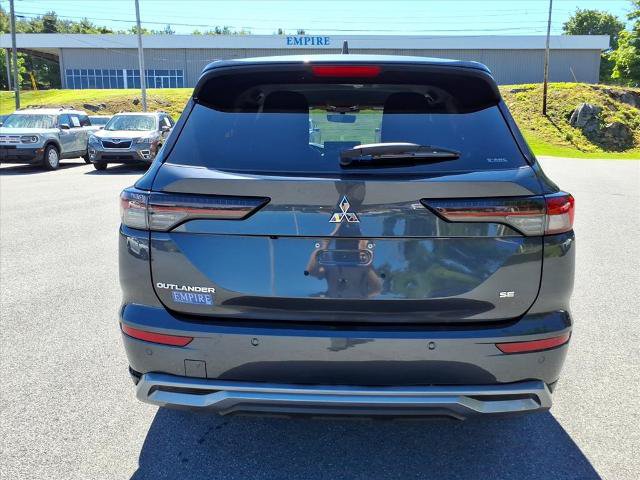Used 2025 Mitsubishi Outlander SE AWD/4WD image 3
