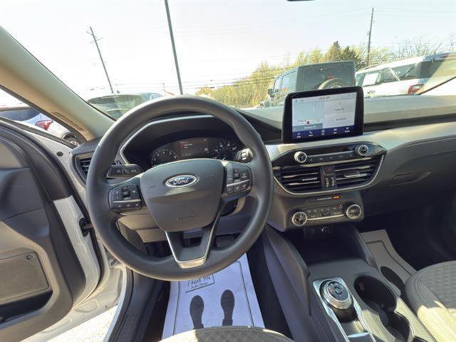 Certified 2020 Ford Escape SE image 14