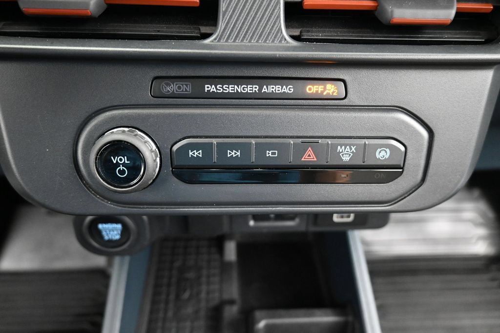 Certified 2025 Ford Maverick Lariat AWD/4WD image 17