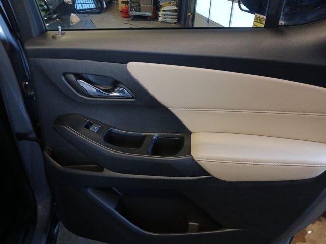 Used 2023 Chevrolet Traverse LS w/ Midnight/Sport Edition image 49