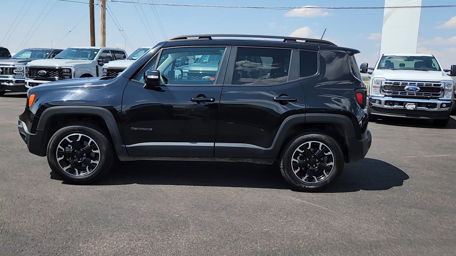 Used 2023 Jeep Renegade Latitude AWD/4WD image 2