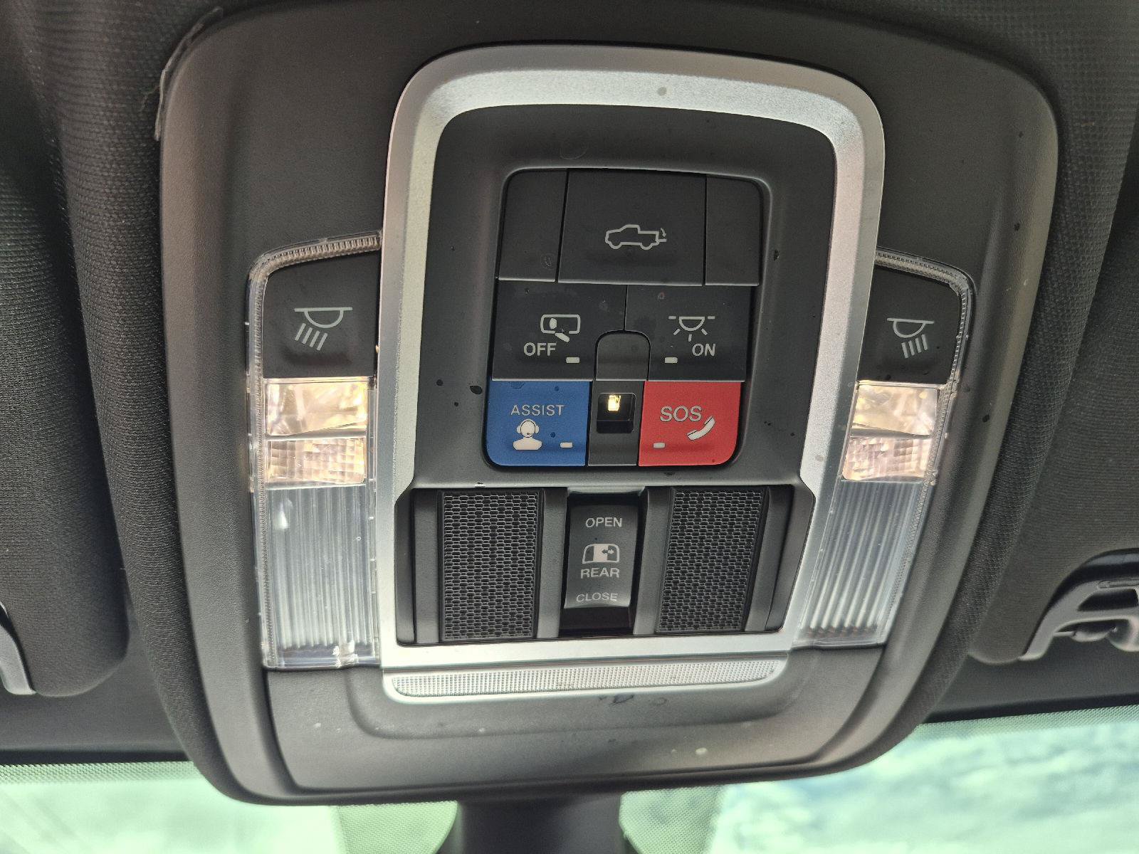 Used 2021 RAM 2500 Laramie w/ Night Edition AWD/4WD image 7