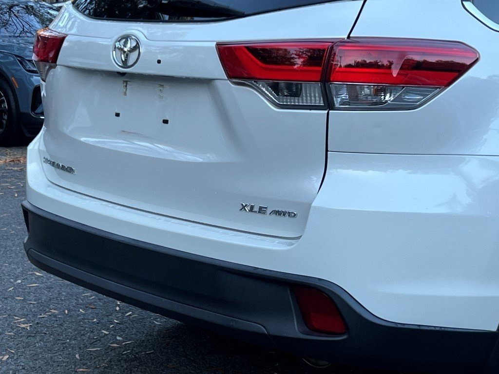 Used 2019 Toyota Highlander XLE image 6