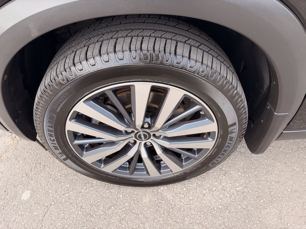 Used 2022 Nissan Pathfinder Platinum w/ Cargo Package FWD image 32