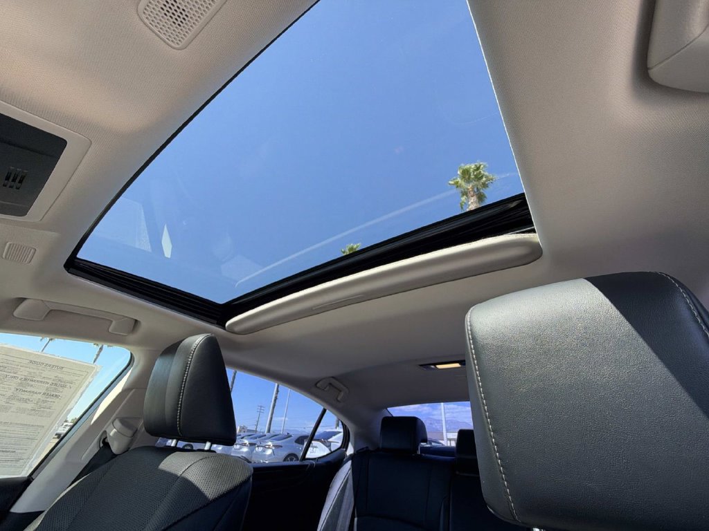 Used 2019 Lexus ES 300h w/ Premium Package FWD image 25