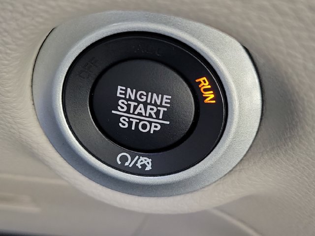 Used 2024 Chrysler Pacifica Limited w/ Uconnect Theater Family Group FWD image 22