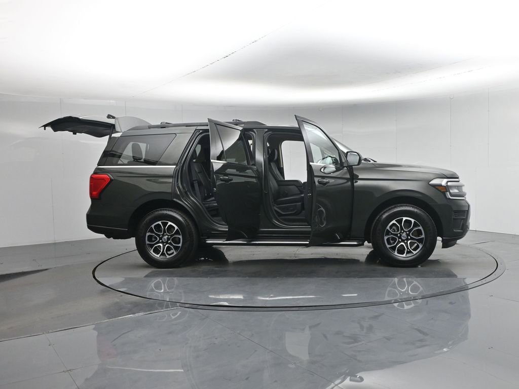 Certified 2023 Ford Expedition XLT image 5