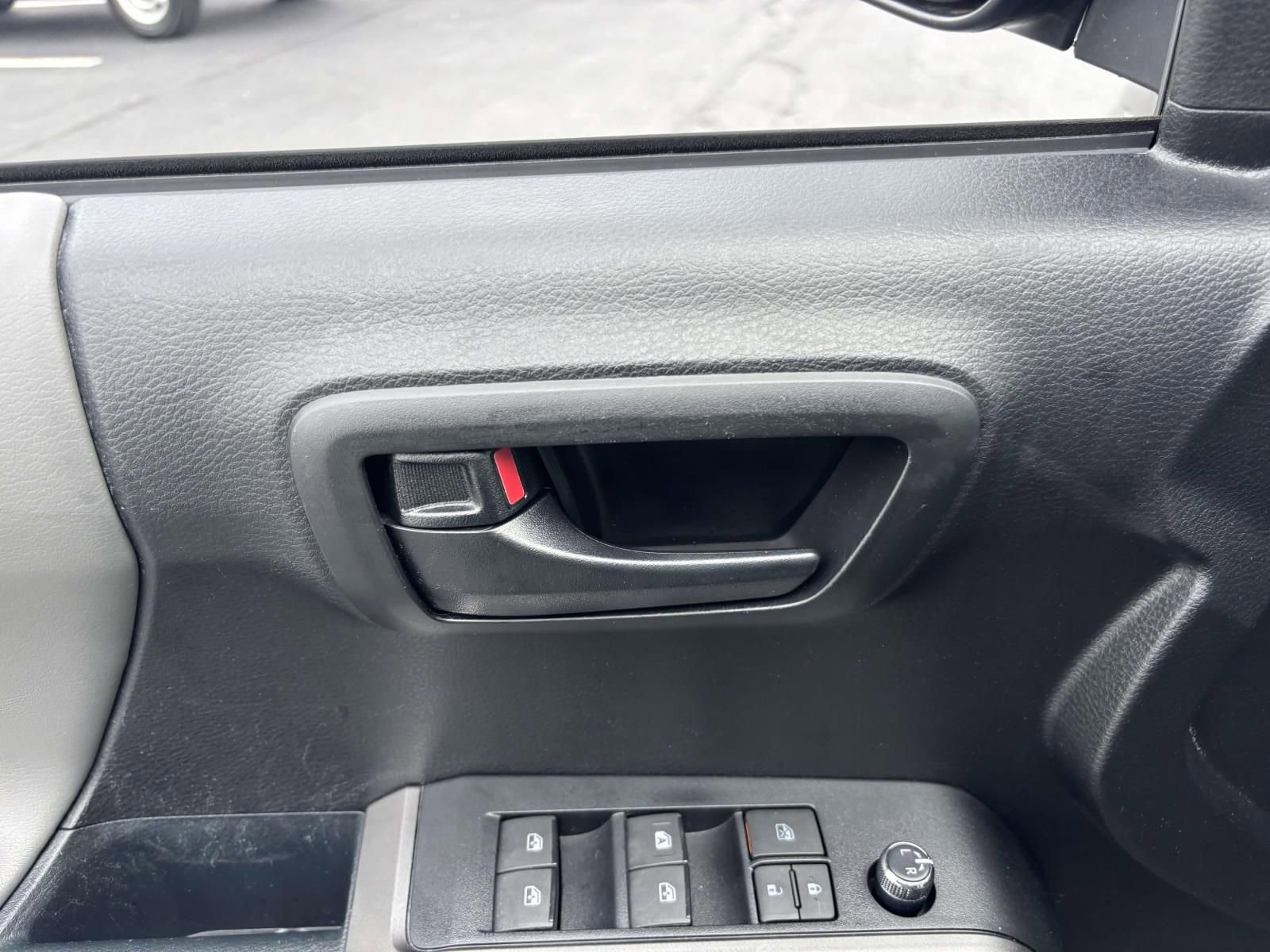 Used 2017 Toyota Tacoma SR5 image 14