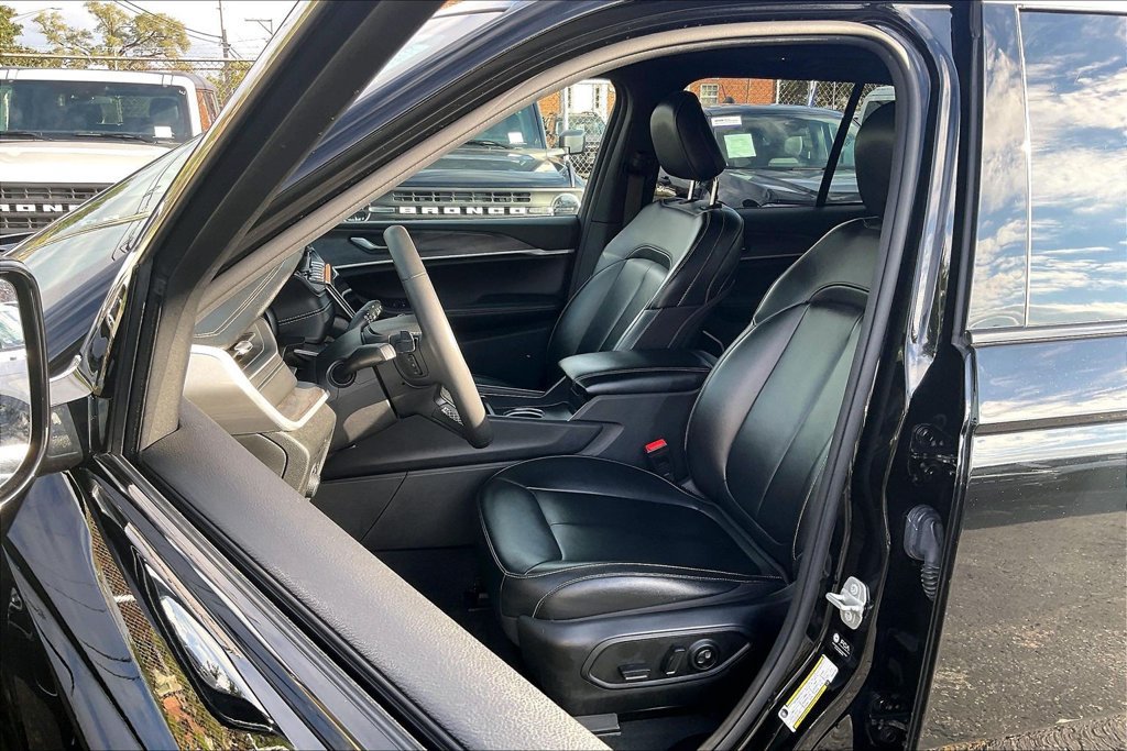 Used 2024 Jeep Grand Cherokee Limited 4xe AWD/4WD image 24