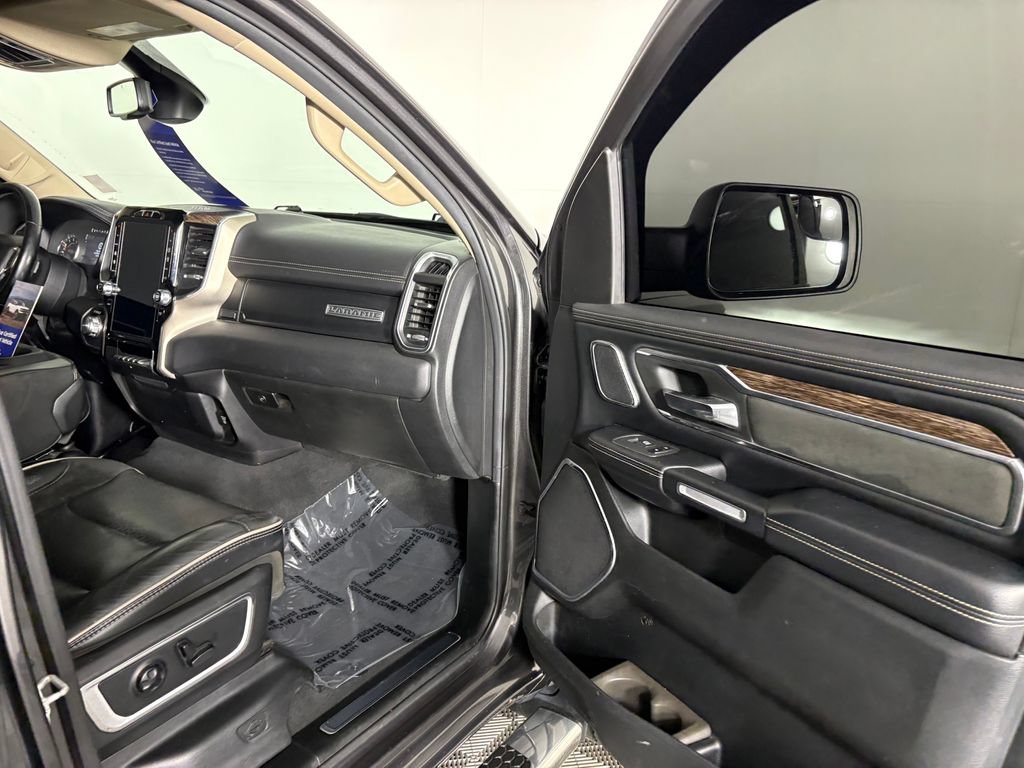Used 2019 RAM 1500 Laramie AWD/4WD image 34