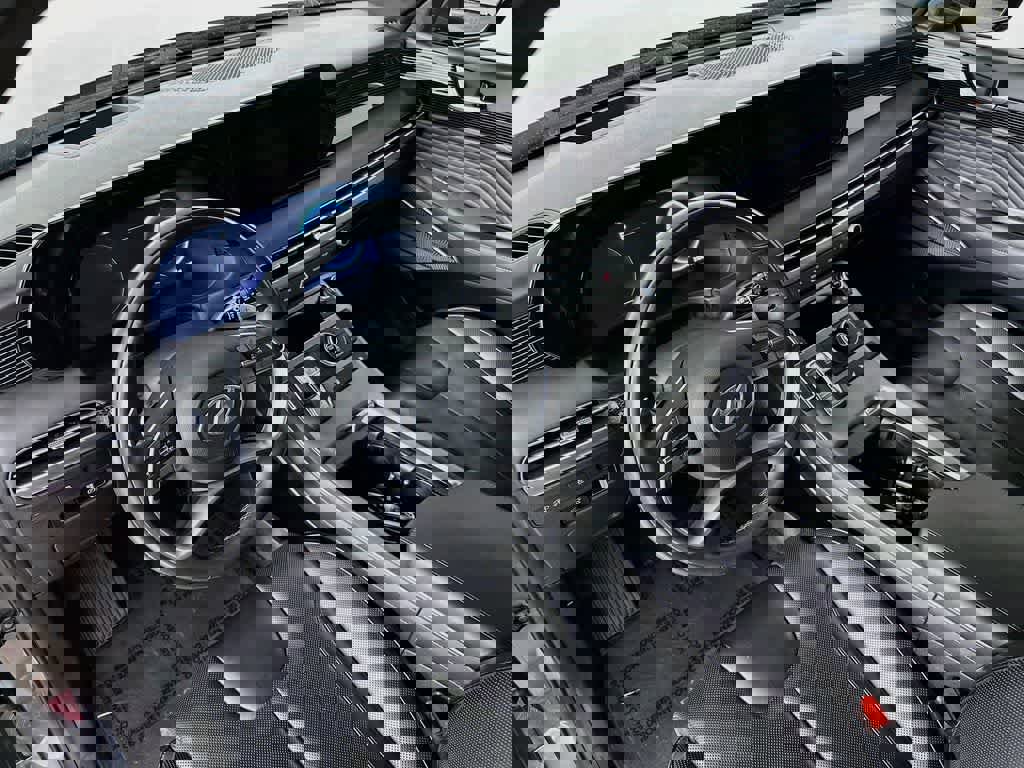 Used 2024 Hyundai Palisade Calligraphy FWD image 2