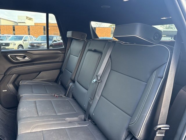 Used 2024 GMC Yukon SLT w/ SLT Luxury Package image 10