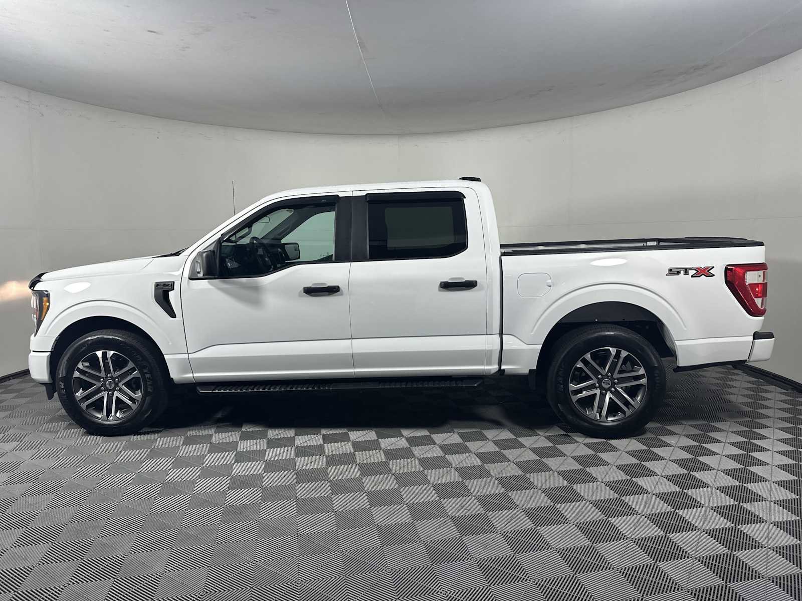 Certified 2023 Ford F150 XL w/ STX Appearance Package RWD image 4