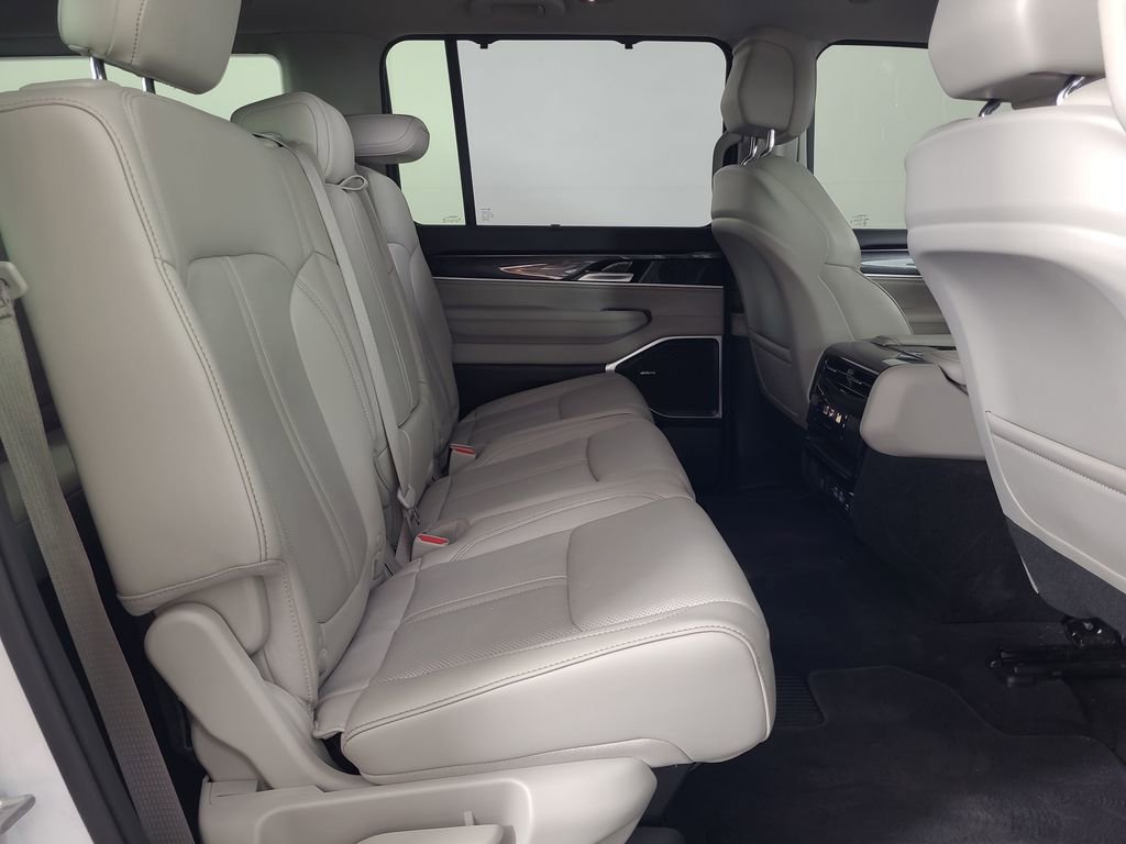 Used 2024 Jeep Wagoneer 4WD w/ Premium Group I image 23