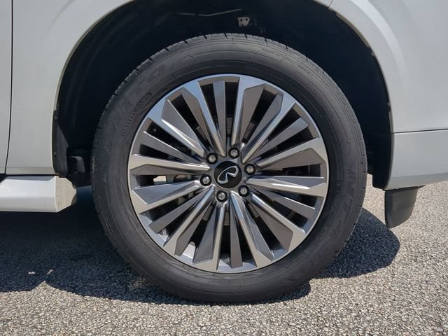 Used 2025 INFINITI QX80 Sensory AWD/4WD image 11