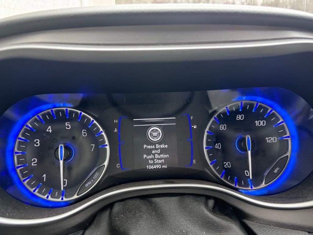 Used 2020 Chrysler Pacifica Touring-L image 19