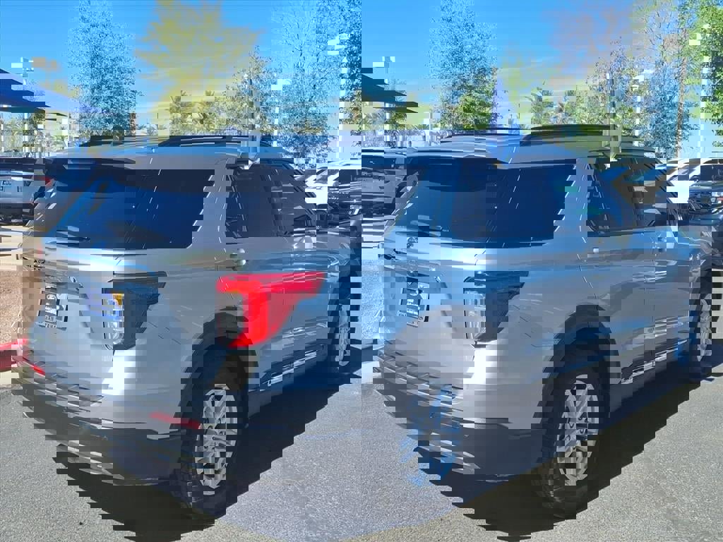 Certified 2022 Ford Explorer XLT w/ Equipment Group 202A image 4