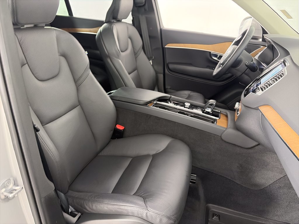 Used 2024 Volvo XC90 B5 Plus AWD/4WD image 31