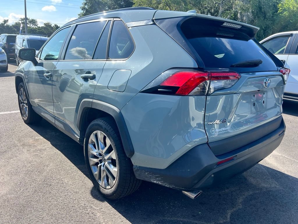 Used 2020 Toyota RAV4 XLE Premium FWD image 3