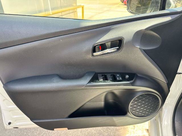 Used 2020 Toyota Prius L Eco FWD image 18