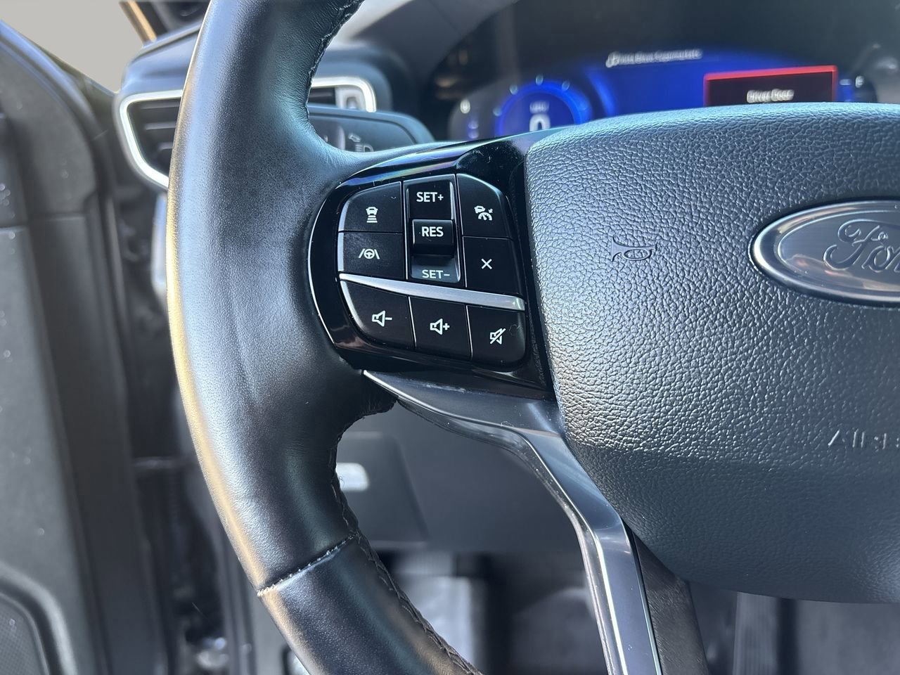 Certified 2023 Ford Explorer Platinum w/ Technology Package image 31