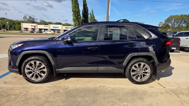 Used 2020 Toyota RAV4 XLE Premium AWD/4WD image 9