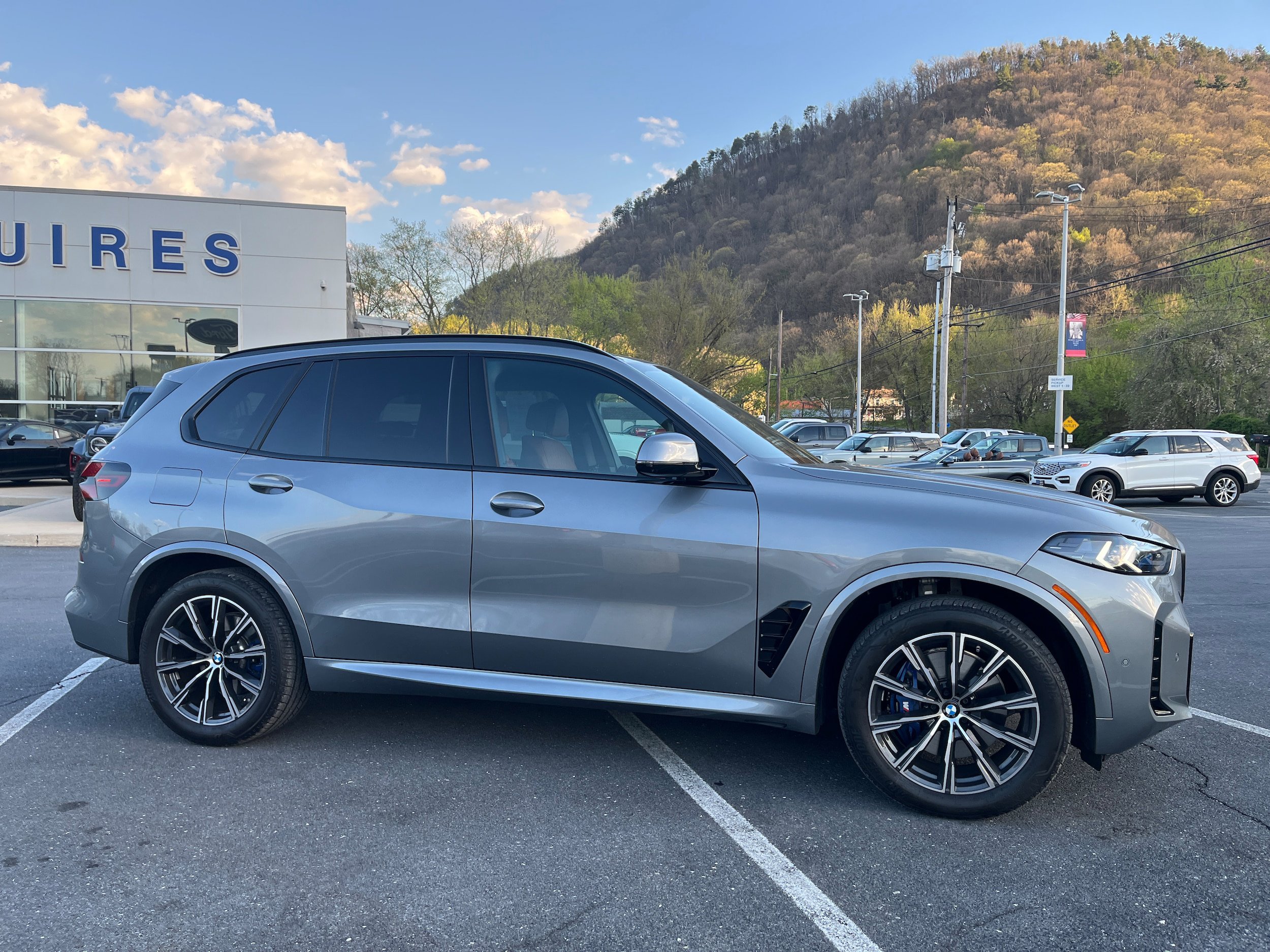 Used 2024 BMW X5 xDrive40i w/ M Sport Package AWD/4WD image 4