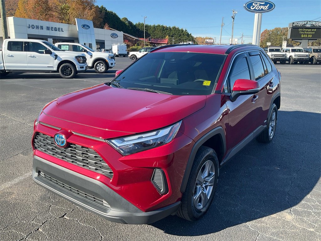 Used 2022 Toyota RAV4 XLE image 1