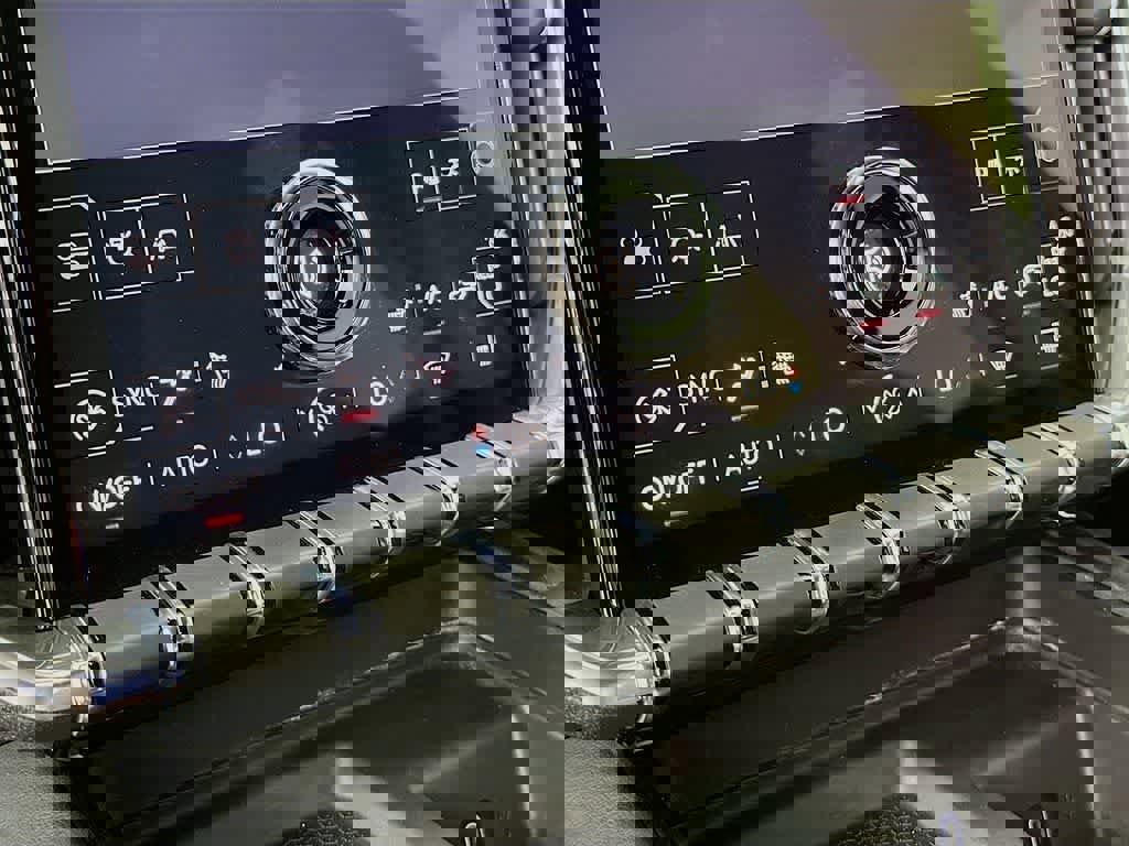 Used 2025 GMC Acadia Elevation image 21