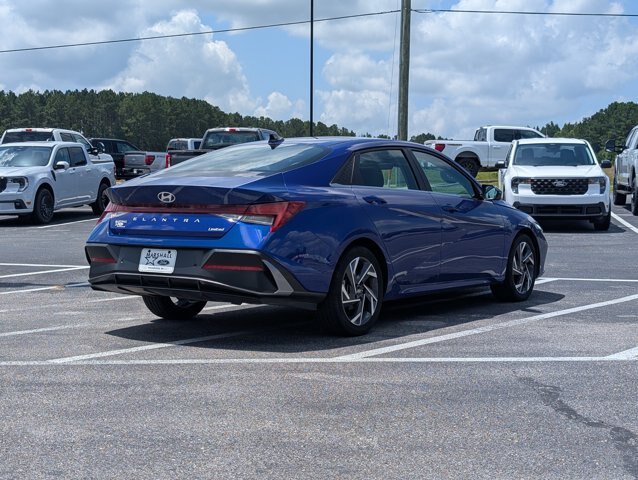 Used 2024 Hyundai Elantra Limited FWD image 4