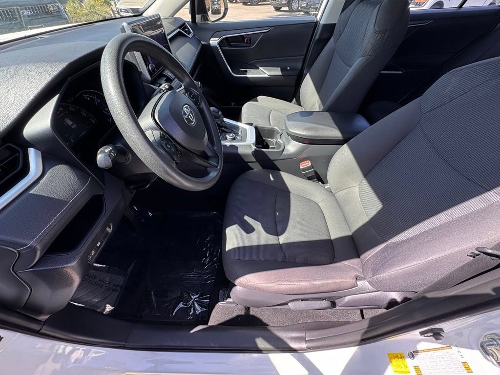 Used 2023 Toyota RAV4 LE AWD/4WD image 17