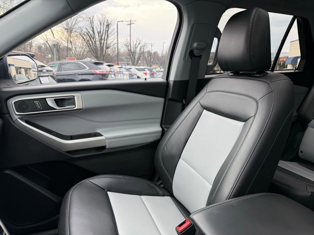 Certified 2023 Ford Explorer XLT w/ Equipment Group 202A image 25