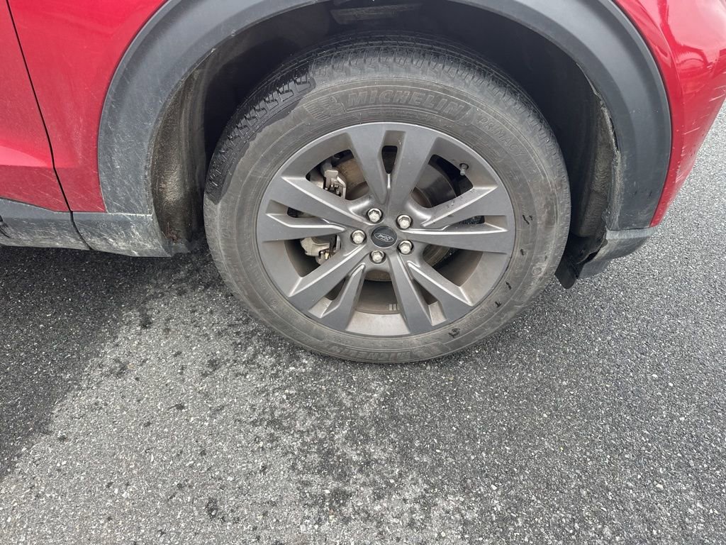 Certified 2022 Ford Explorer XLT w/ Equipment Group 202A image 9