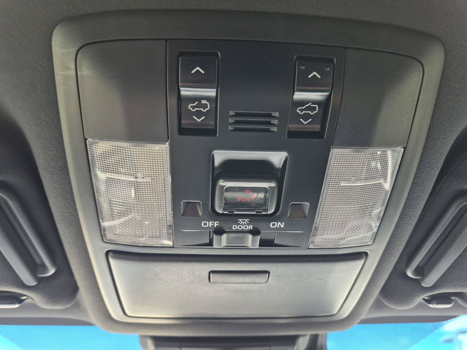 Used 2023 Lexus GX 460 Premium w/ Accessory Package AWD/4WD image 4