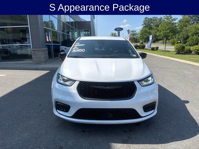 Used 2024 Chrysler Pacifica Limited FWD image 4